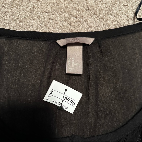 H&M Blouse - Picture 3 of 3
